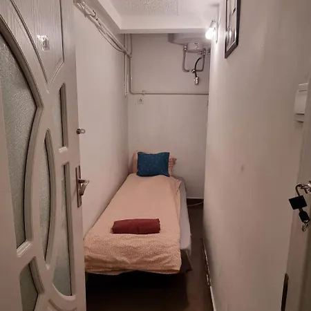 Apartment T & E *